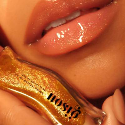 زيت شفاه غني بالعسل