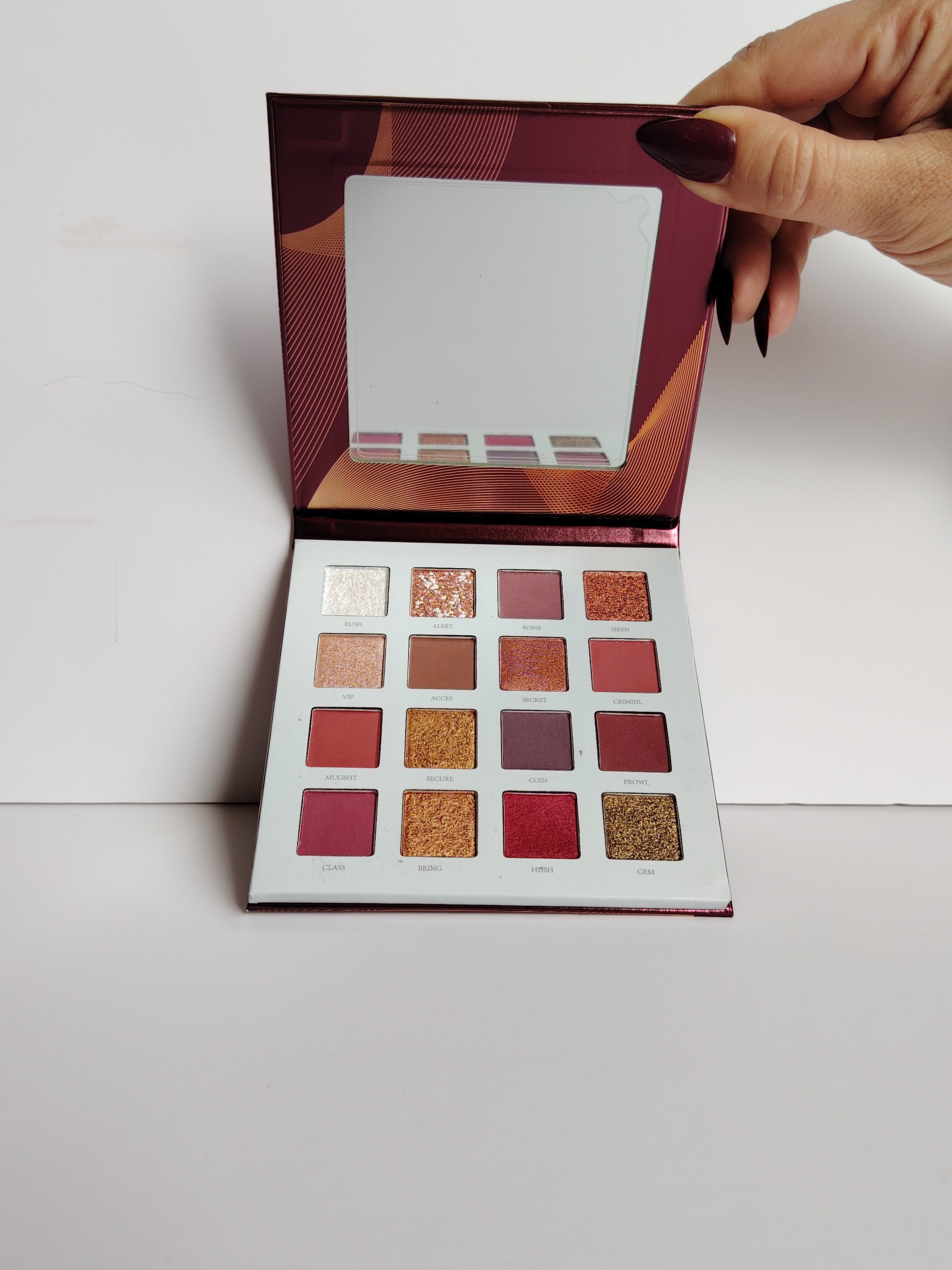 لوحة ظلال العيون